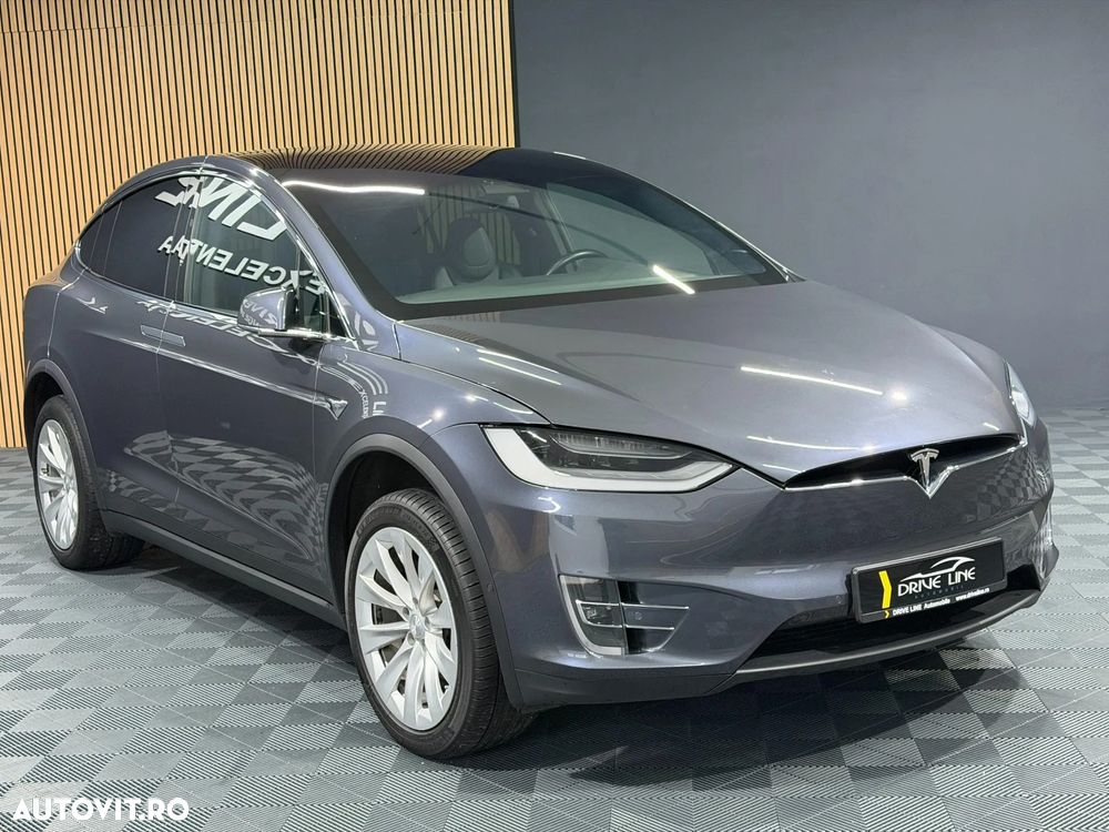 Tesla Model X - 4