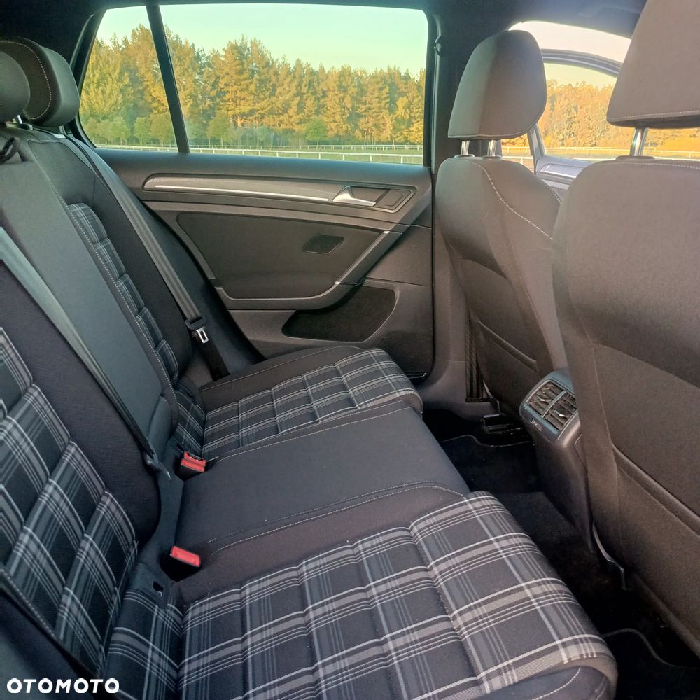 Volkswagen Golf - 14