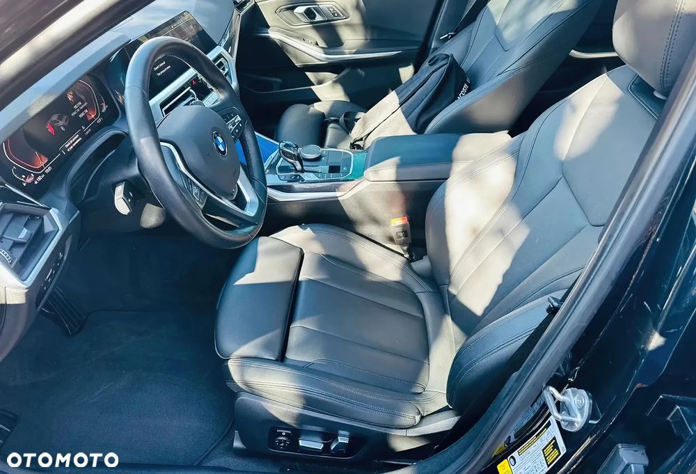 BMW Seria 3 330i M Sport - 14