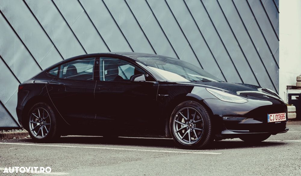 Tesla Model 3 - 2