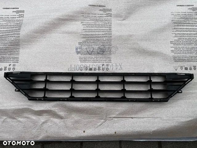 KRATKA ŚRODKOWA ZDERZAKA PRZÓD VOLVO XC60 II 2 2017-, 31425175 - 2