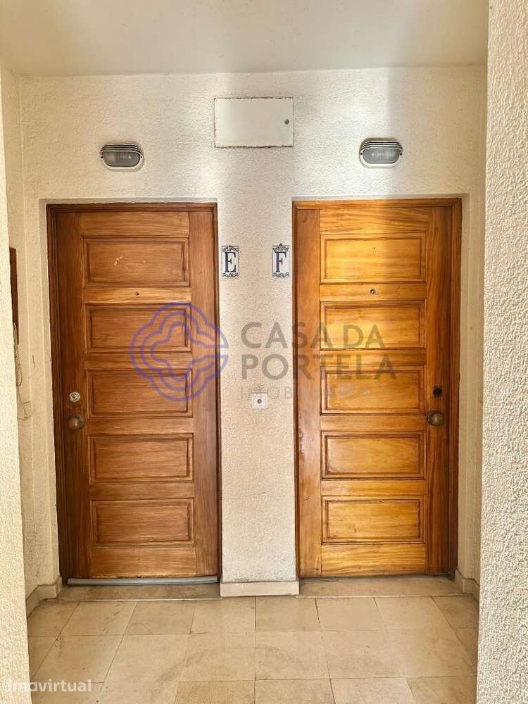 Apartamento T3 semi-renovado com terraço, lugar de estacionamento, arr - Grande imagem: 4/49