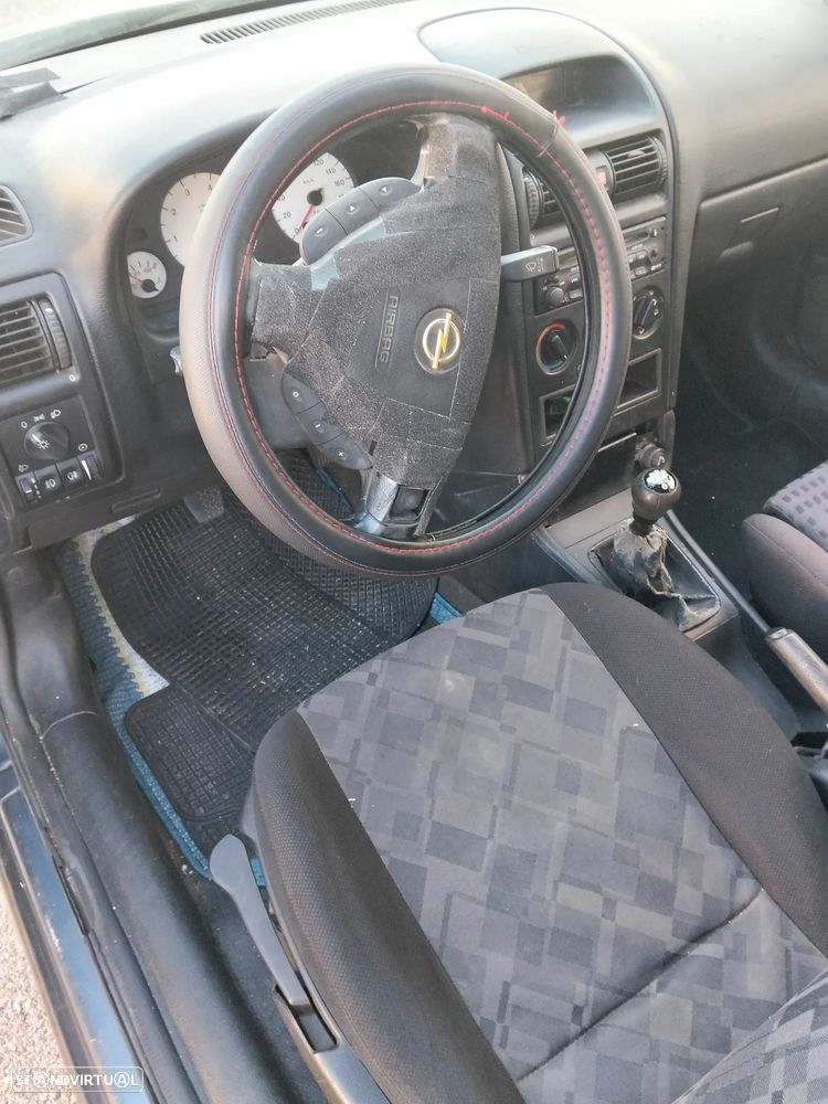 Opel Astra 1.6i Sport - 9