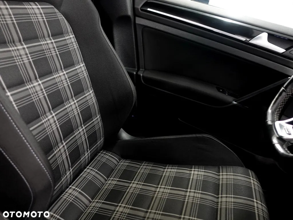 Volkswagen Golf VII 2.0 TDI BMT GTD DSG - 17