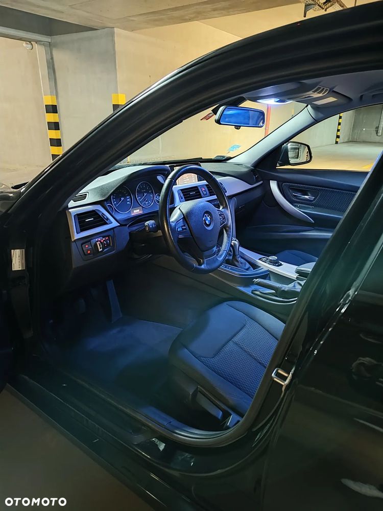 BMW Seria 3 316i - 5