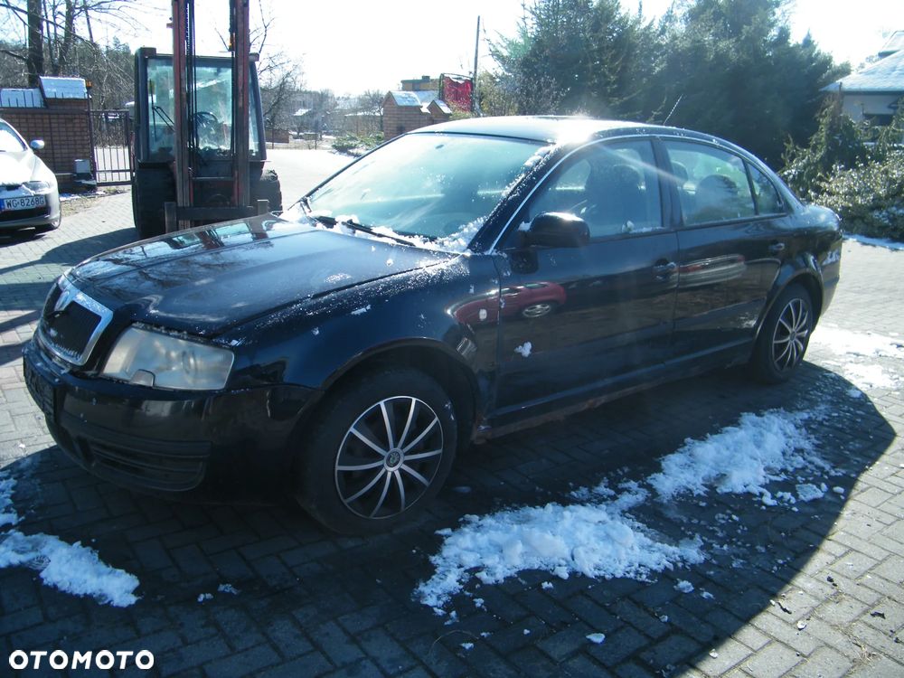 Skoda Superb I (02-05r.) 1.9 TDI 100KM. Silnik AVB Skrzynia EEN lakier LF7R. Cały na części. GWARANCJA !!!  Przód Tył Zestaw Komplet Drzwi Klapa Zderzak Błotnik Maska Grill Atrapa Szyba Pas Lampa Lusterko Boczki Fotel Kanapa Kokpit Deska Rozdzielcza Przełącznik Włącznik Sterownik Przewody Wiązka Instalacja Moduł Komputer Czujnik Listwa Pompa Alternator Wtryski Głowica Rozrusznik Kompresor Sprzęgło Dwumas Silnik Skrzynia ABS Klimatyzacji Paliwa Wspomagania Kolektor Turbina Przepustnica Zawór Chłodnica Koło Hak Belka Sanki Zawieszenie Mcpherson Półoś Amortyzator Wydech Tłumik Zacisk Most - 4