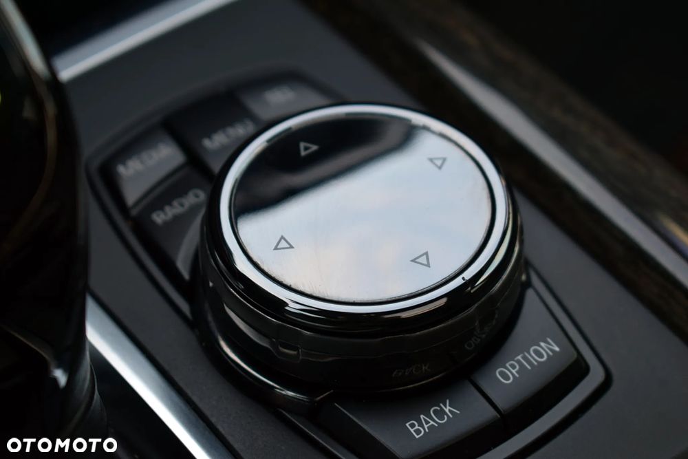 BMW X5 xDrive50i Sport-Aut - 17