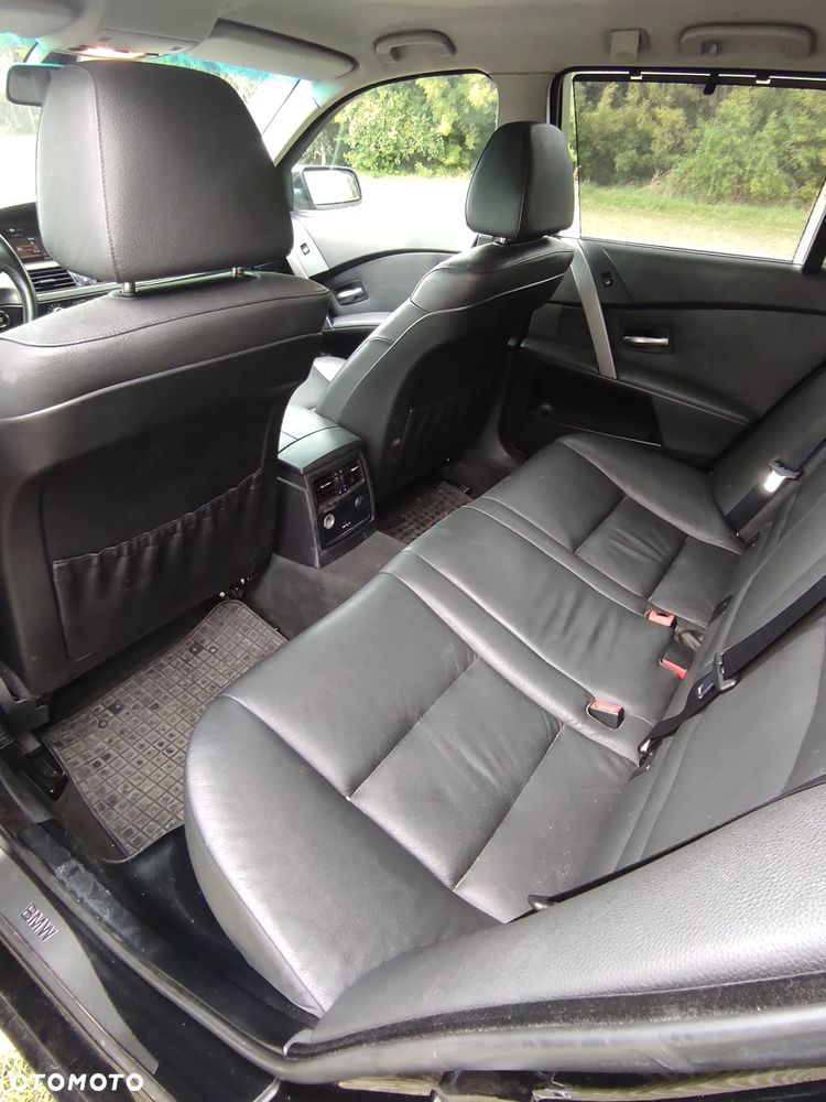 BMW Seria 5 525xi - 18