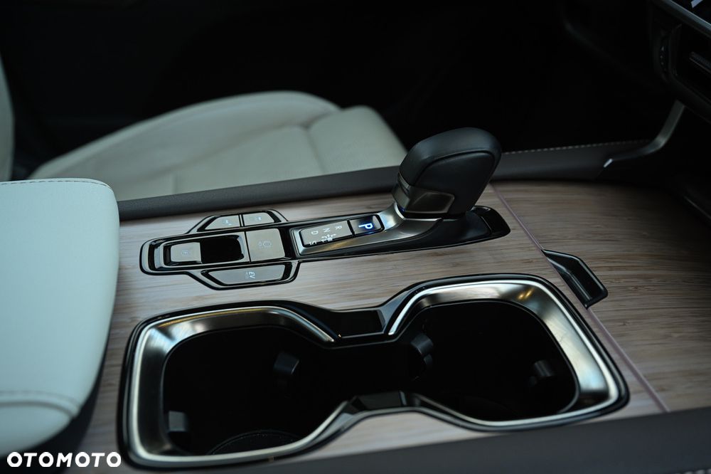 Lexus RX 350h Omotenashi - 14