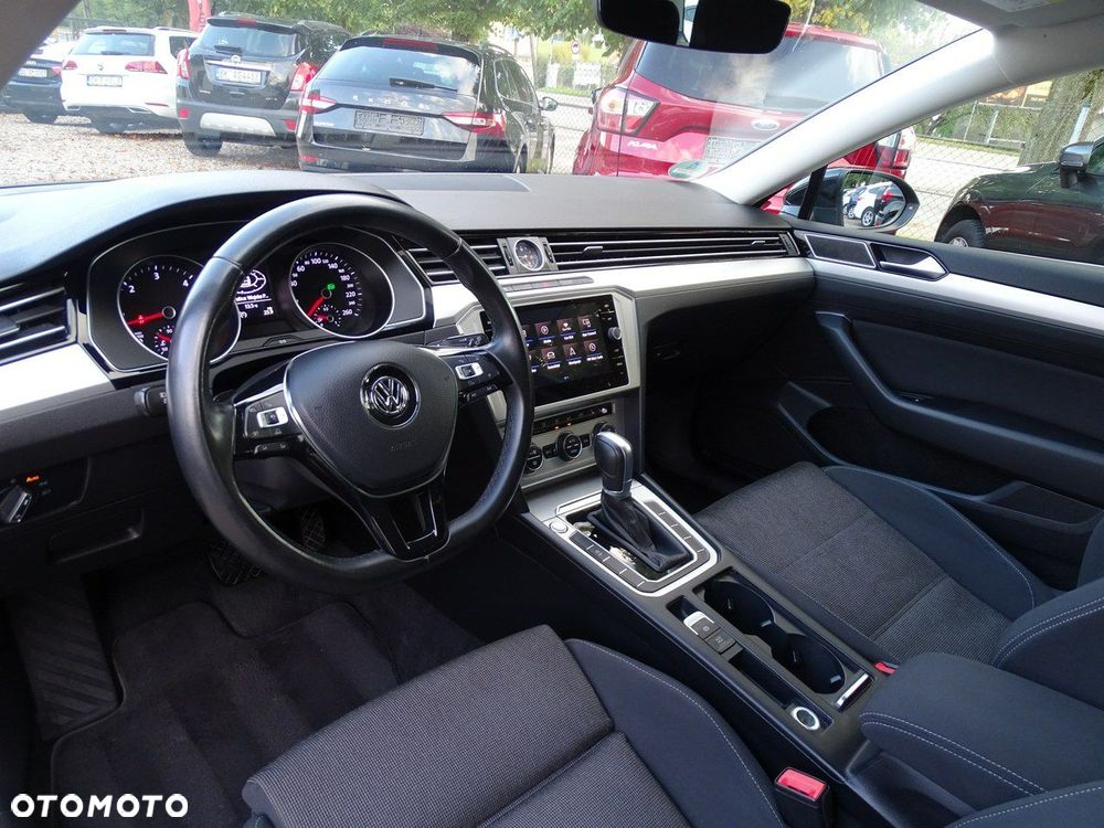 Volkswagen Passat - 13