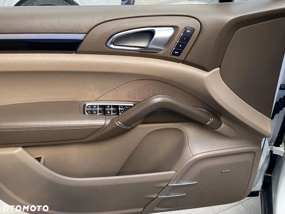 Porsche Cayenne Diesel Platinum Edition - 38