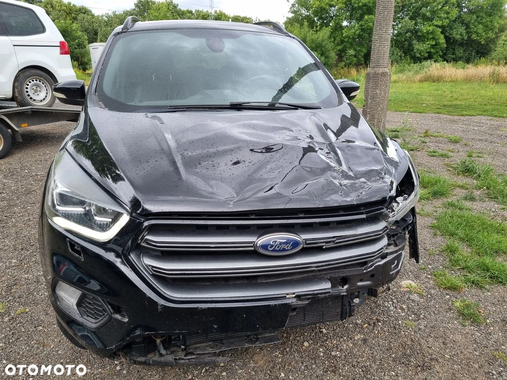 Ford Kuga 1.5 EcoBoost 2x4 ST-Line - 8