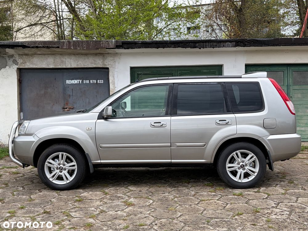 Nissan X-Trail 2.5 4x4 Elegance - 4