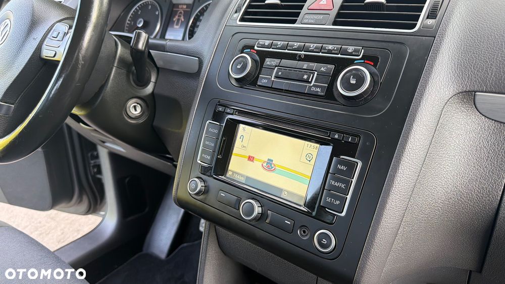 Volkswagen Touran 2.0 TDI DPF STYLE - 15