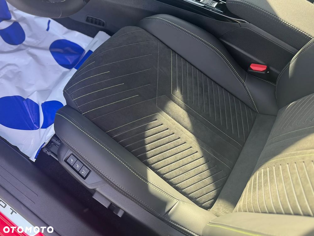 Peugeot 208 54kWh GT - 10