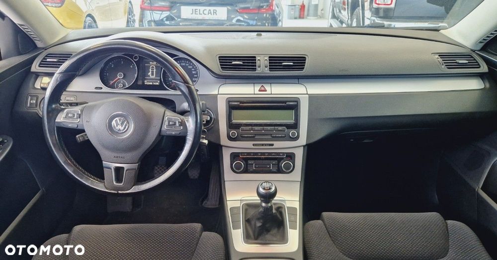 Volkswagen Passat - 14