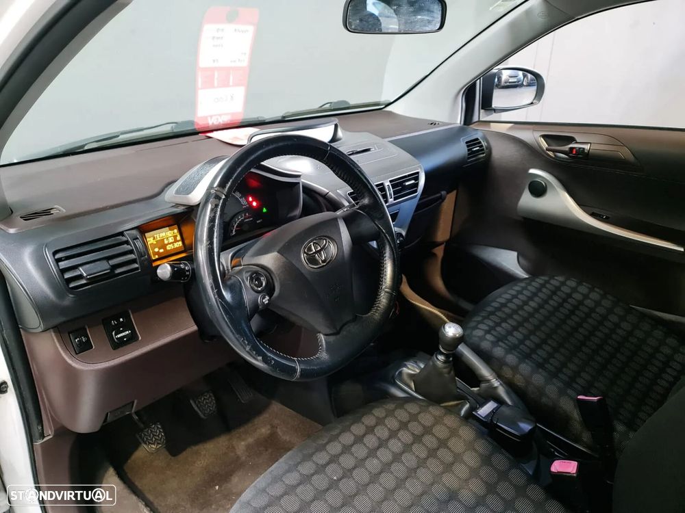 Toyota iQ 1.4 D-4D - 31