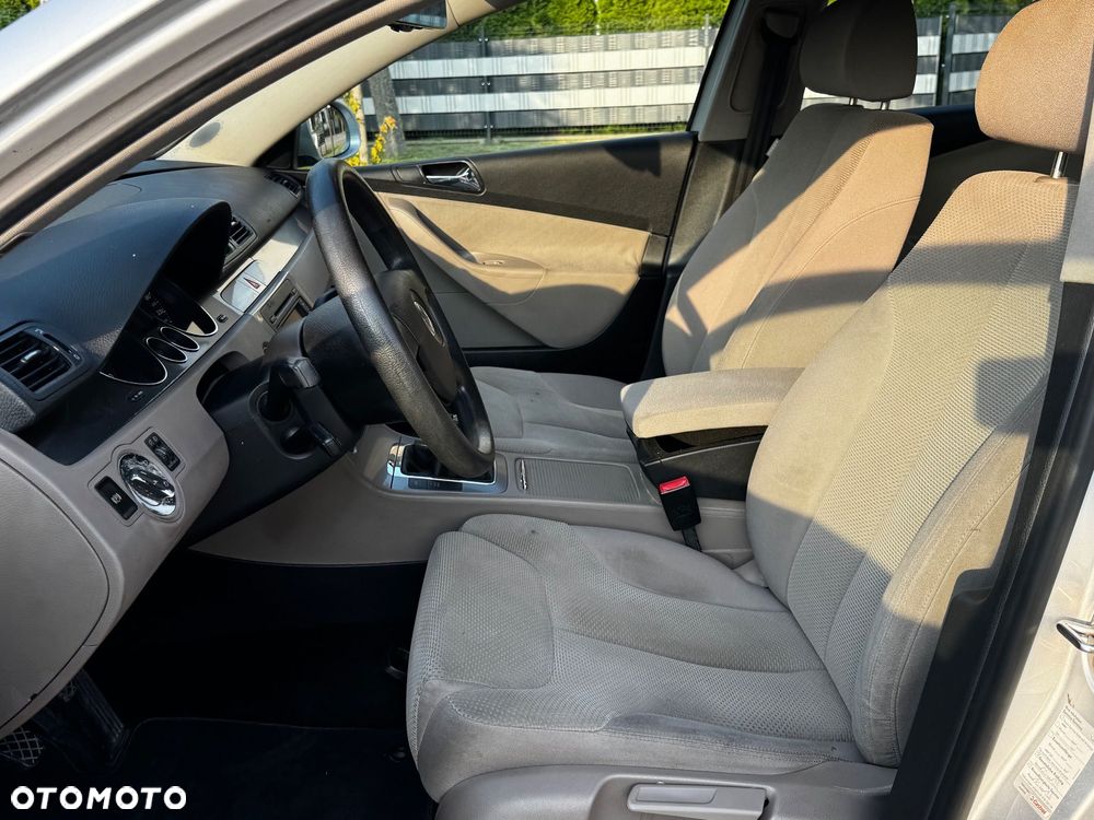 Volkswagen Passat 1.6 FSI Highline - 14