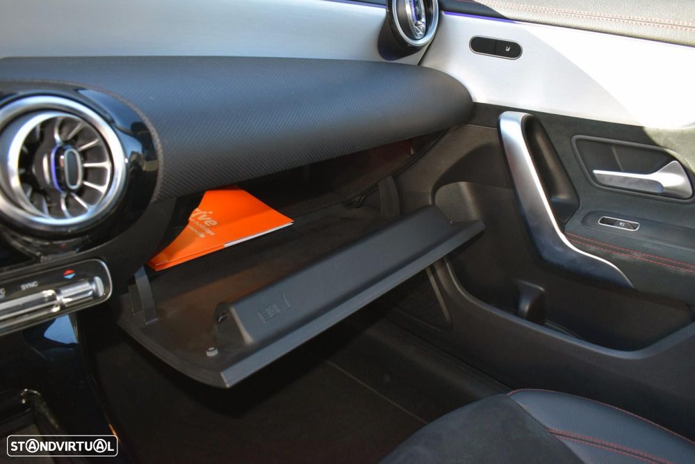 Mercedes-Benz CLA 180 d Shooting Brake AMG Line Aut. - 43