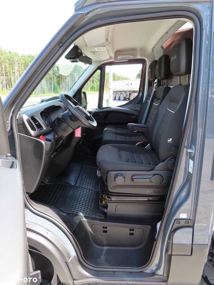 Iveco DAILY 35S18 3.0 HPI 180 KM POWER Hi-Matic AUTOMAT JEGGER Laweta POMOC DROGOWA Przewóz Pojazdów AUTOLAWETA 5100 mm Dł. Platformy DMC 3500 Kg Rozstaw Osi 4100 mm WZMACNIANE Zawieszenie Adaptacyjne Pneumatyczne Tylna Kabina Sypialniana LAMAX FULL LED Pełna Opcja Wyposażenia STAN JAK NOWY OKAZJA DOSTEPNA I GOTOWA - 31