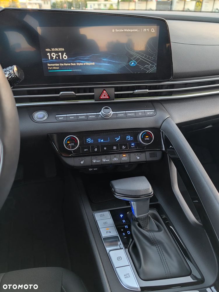 Hyundai Elantra 1.6 Smart CVT - 15