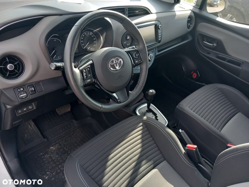 Toyota Yaris Hybrid 100 Premium - 6