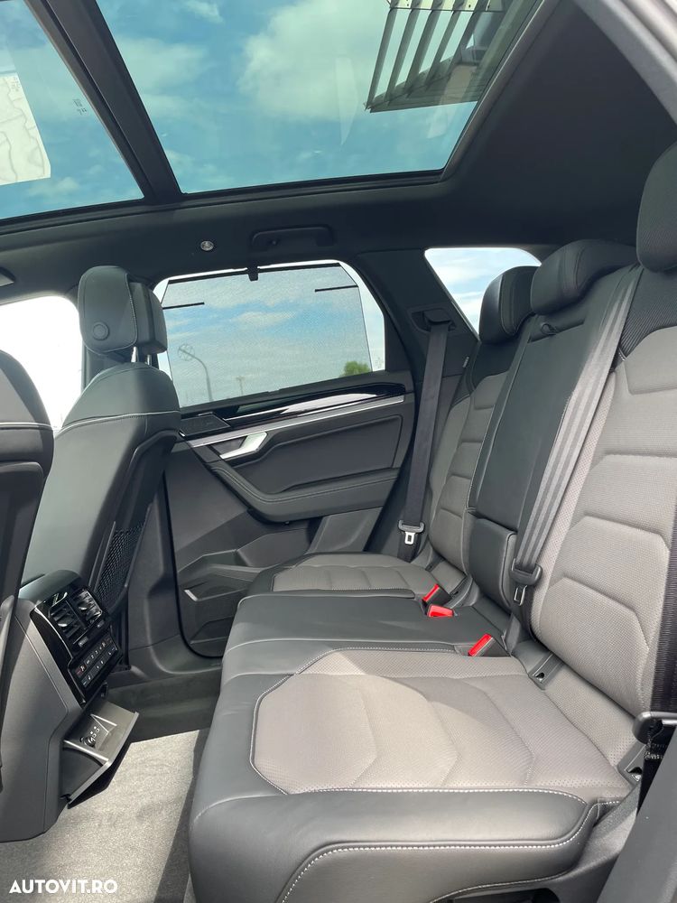 Volkswagen Touareg V6 TDI 4MOTION R-Line - 26