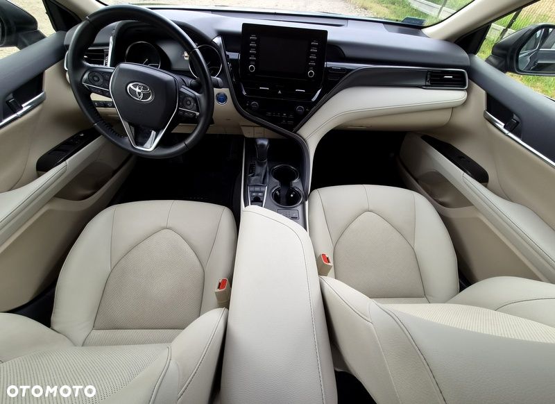 Toyota Camry - 1
