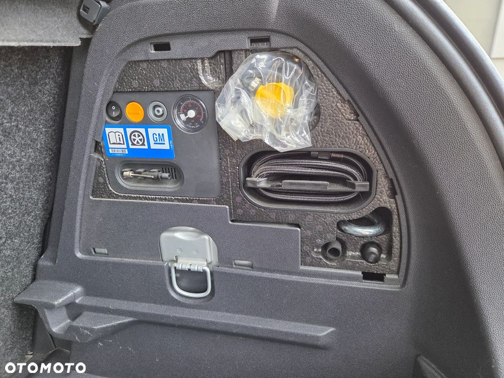 Opel Corsa 1.4 16V Edition 150 - 29