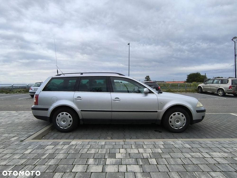 Volkswagen Passat 1.9 TDI Basis - 4