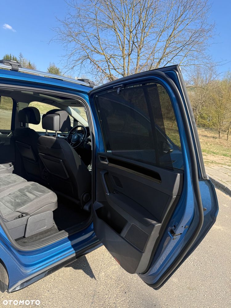 Volkswagen Touran - 16