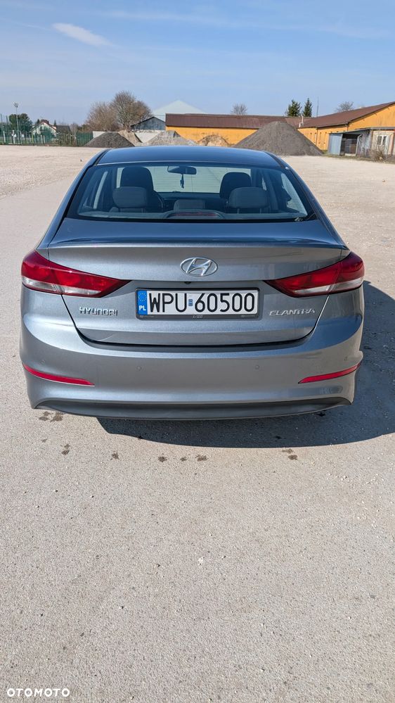 Hyundai Elantra - 4