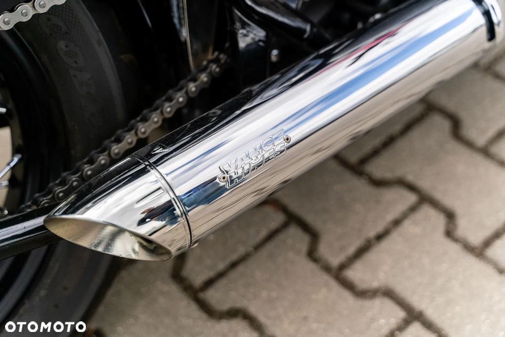 Triumph Bonneville Bobber - 15