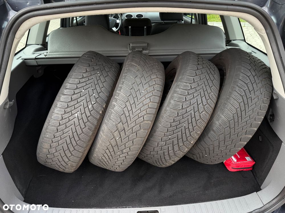 Ford Focus 1.6 16V Trend - 9