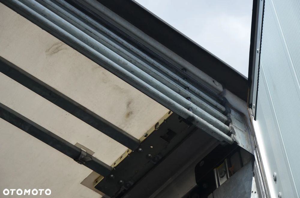 Schmitz Cargobull VARIOS / 2 POZIOMY JAZDY / OŚ PODNOSZONA / DACH POD. / CODE XL / OCYNK / 7055 - 12