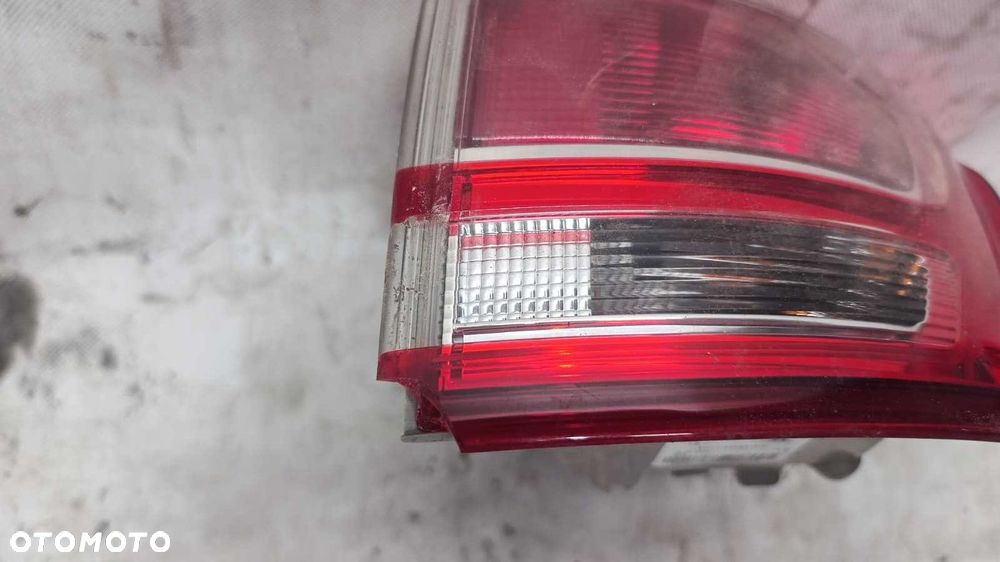 Lampa prawy tył zewnętrzna (w błotnik) Ford B-MAX AV11-13404-AG lekkie uszkodzenie - 2