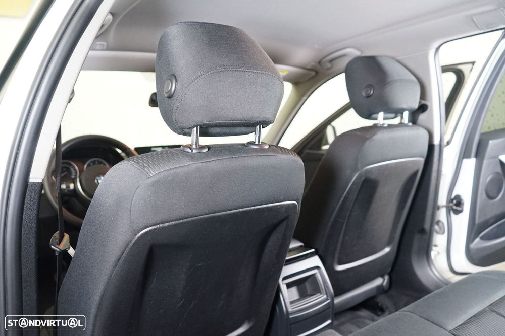 BMW 320 d Touring Auto Exclusive - 40