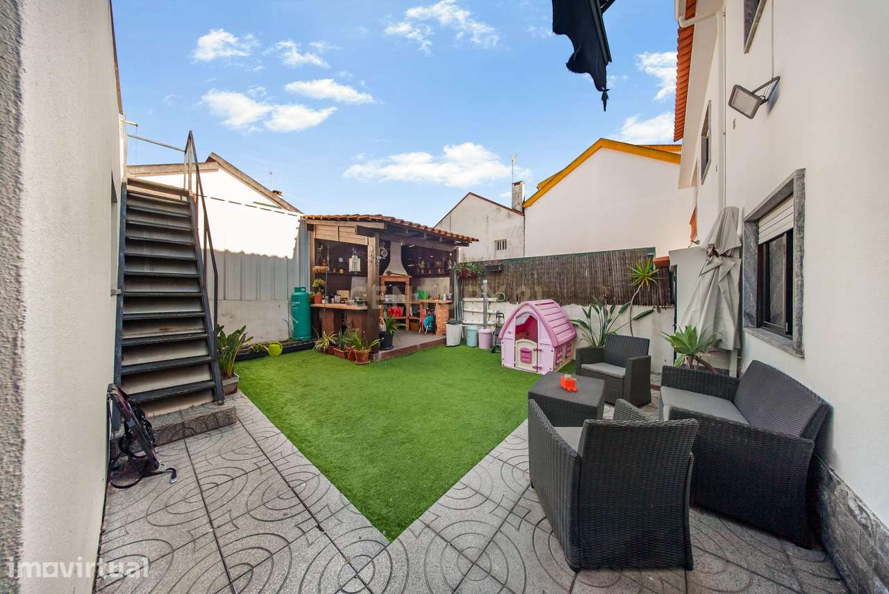 Moradia Geminada T3 com excelentes áreas, terreno e localização privil - Grande imagem: 5/36