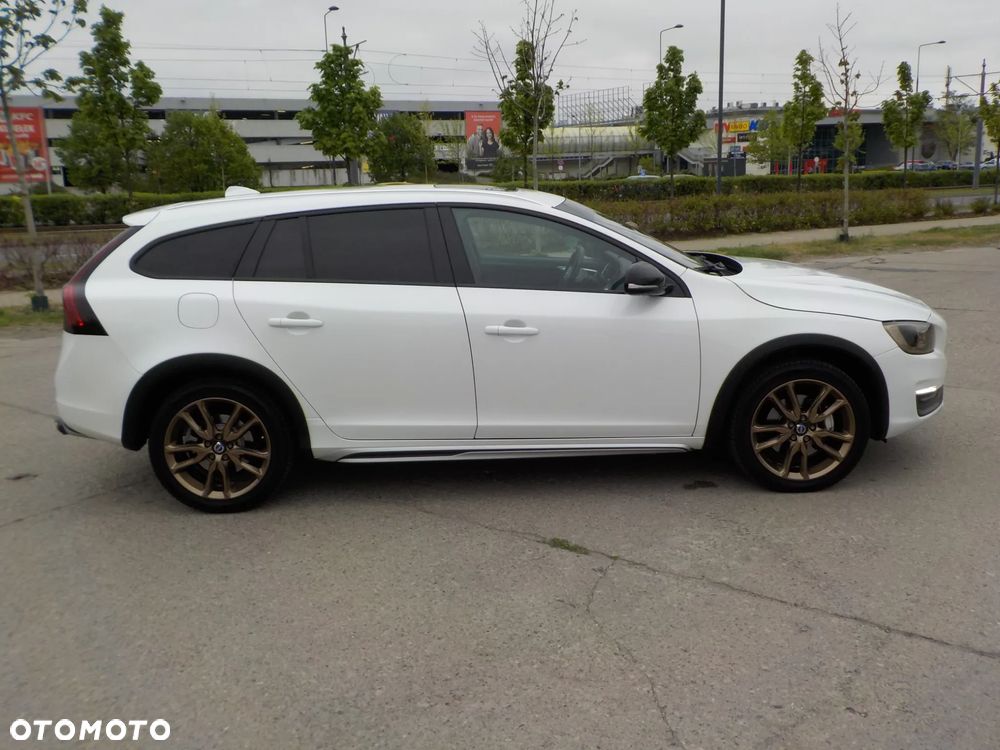 Volvo V60 Cross Country T5 AWD Summum - 4