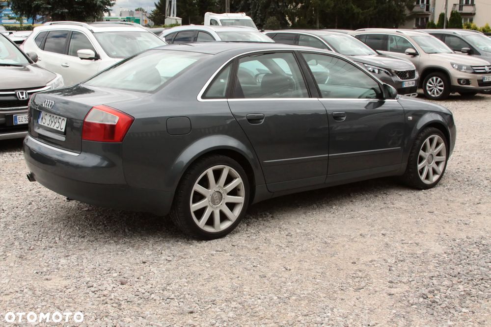 Audi A4 Limousine - 13
