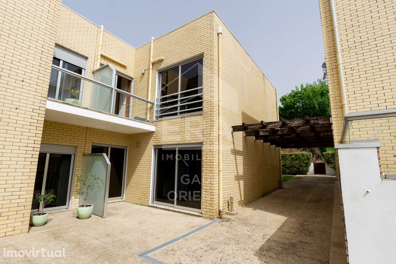 Moradia T4 com piscina em condomínio fechado - Grande imagem: 4/48