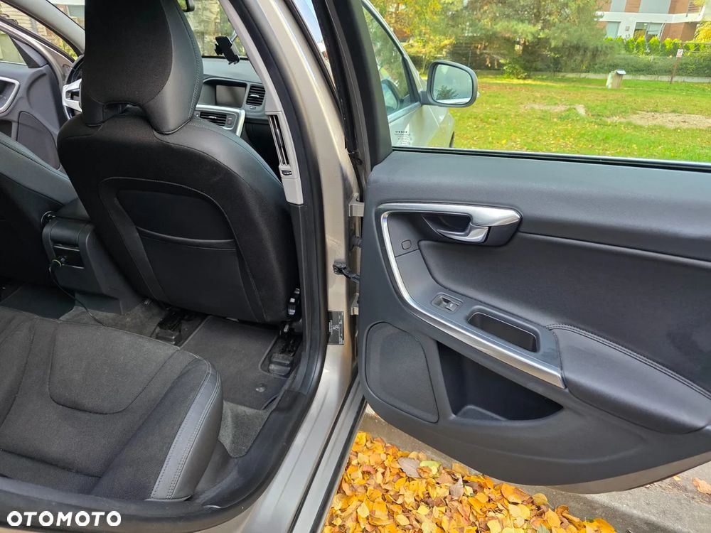 Volvo S60 D4 Momentum - 24