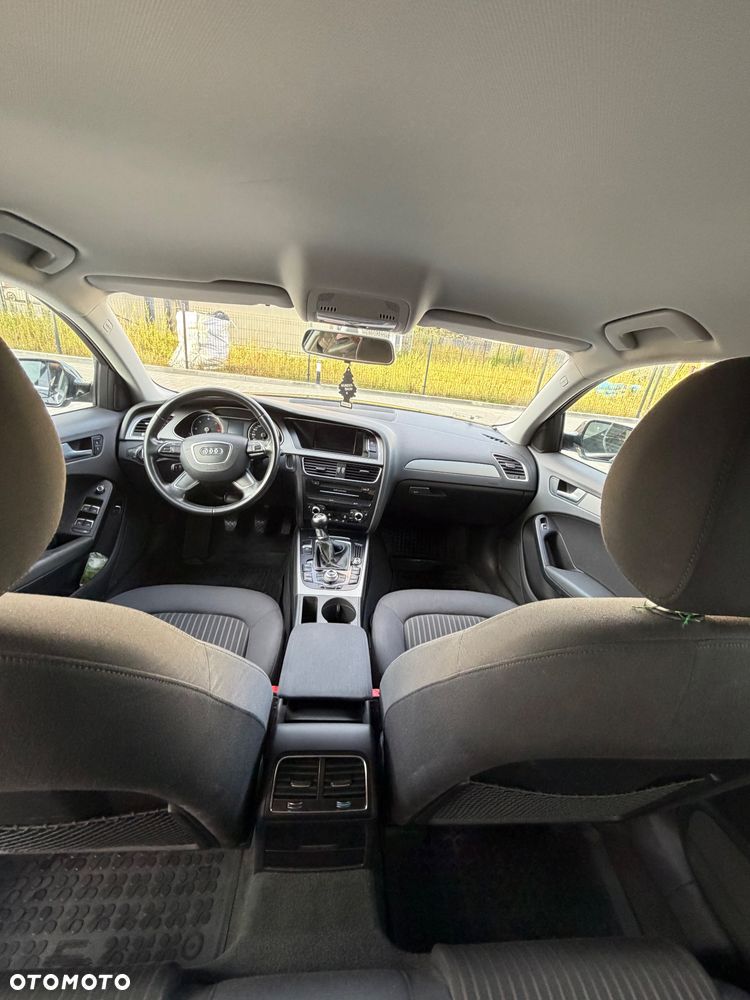 Audi A4 Limousine - 10