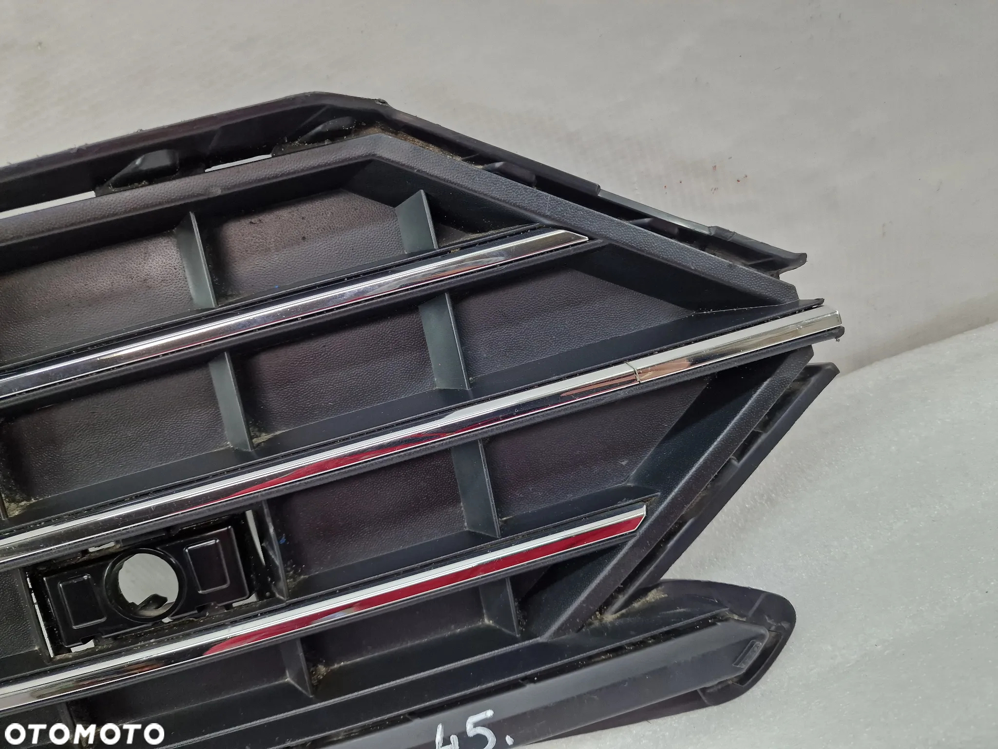 VW TOUAREG III 17- 760 PRAWA KRATKA BOCZNA ZDERZAKA PRZEDNIEGO PRZÓD , NR 760853666C , NR AUKCJI E/45 - 3