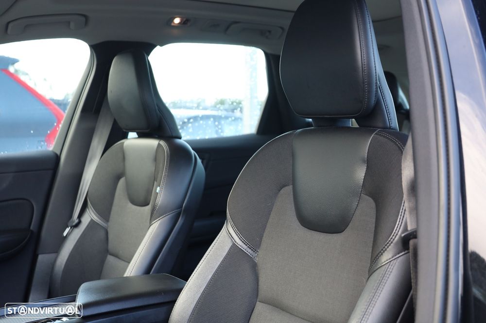 Volvo XC 60 2.0 T8 PHEV Momentum Plus AWD - 9