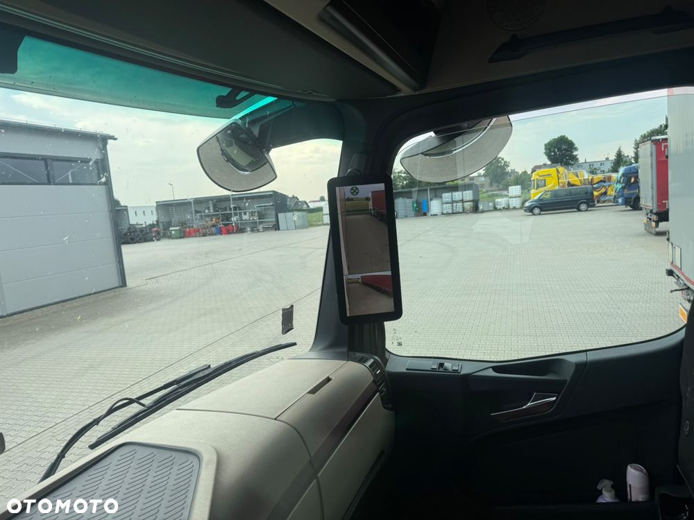 Mercedes-Benz ACTROS - 16