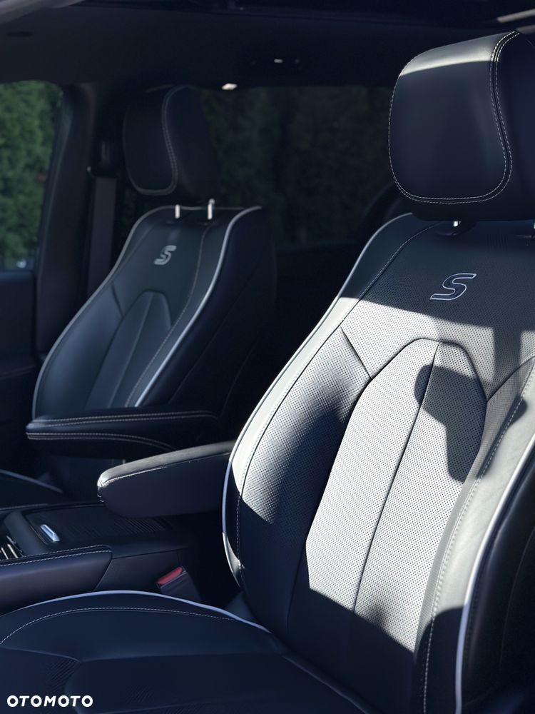 Chrysler Pacifica - 27