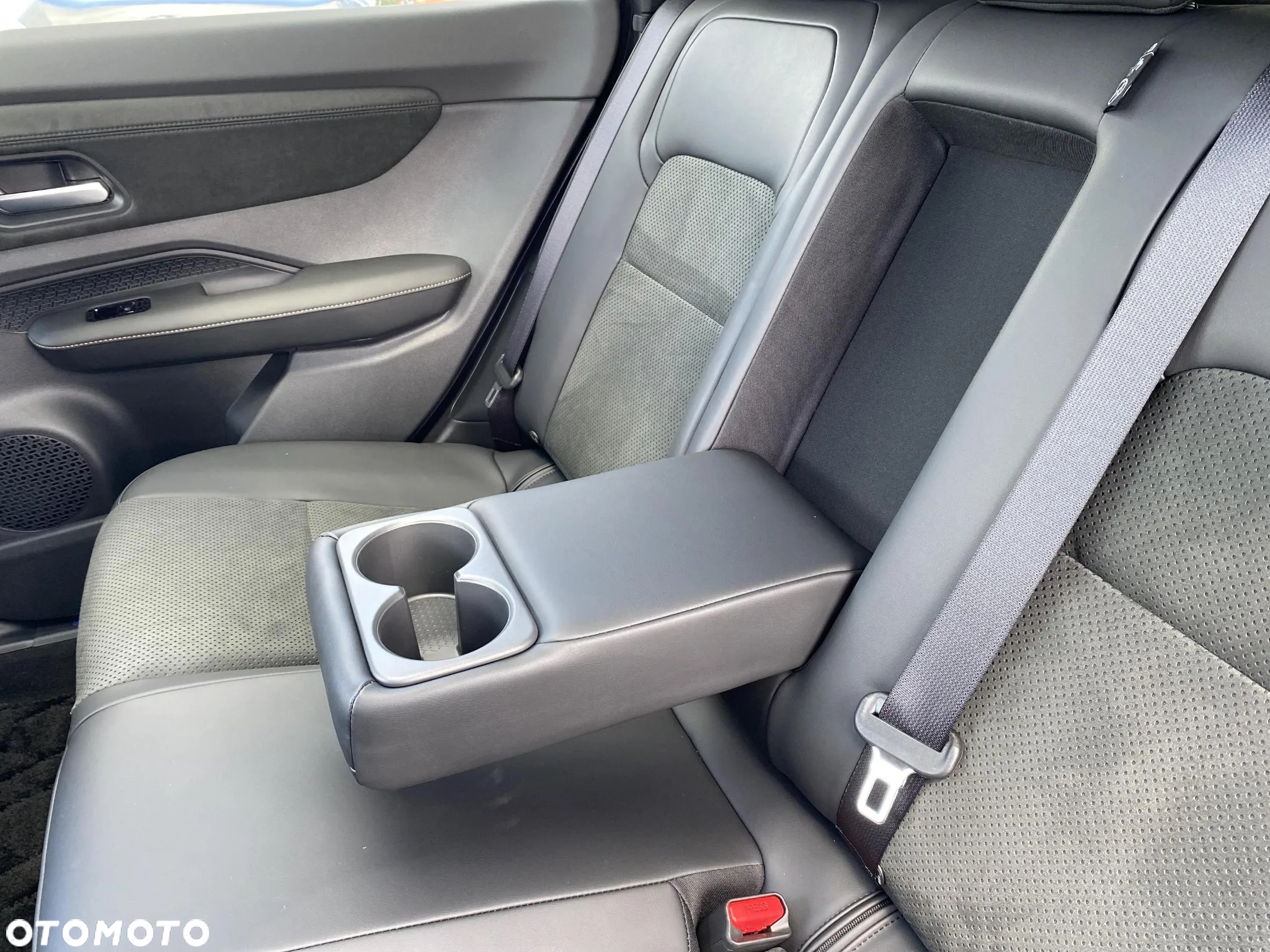 Nissan Ariya 87kWh E-4orce Evolve - 27