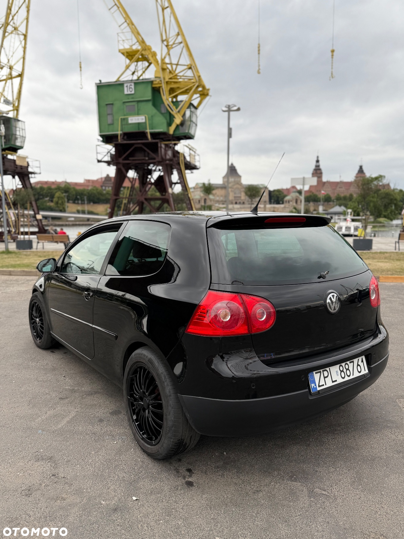 Volkswagen Golf V 2.0 TDI Sportline - 12