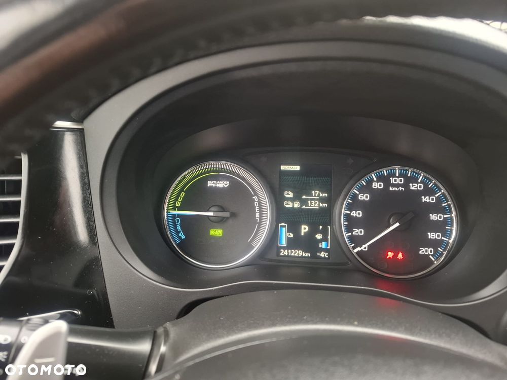 Mitsubishi Outlander 2.0 4WD - 19